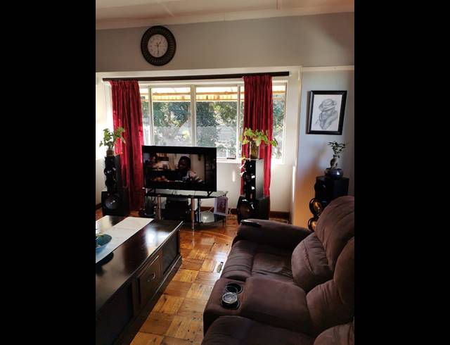 2 BEDROOM FLAT FOR SALE IN UMBILO